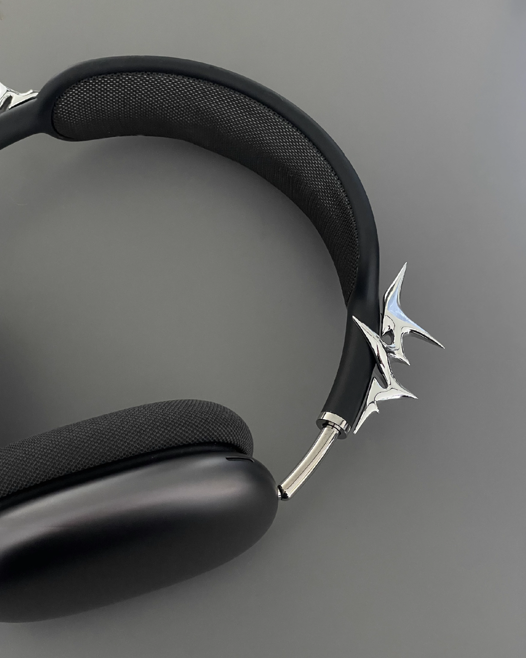 Silver Thorns AirPods Max Case