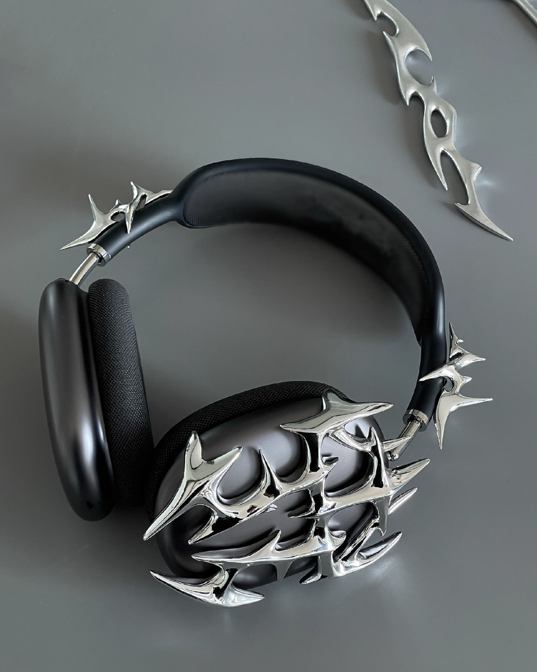 Silver Thorns AirPods Max Case